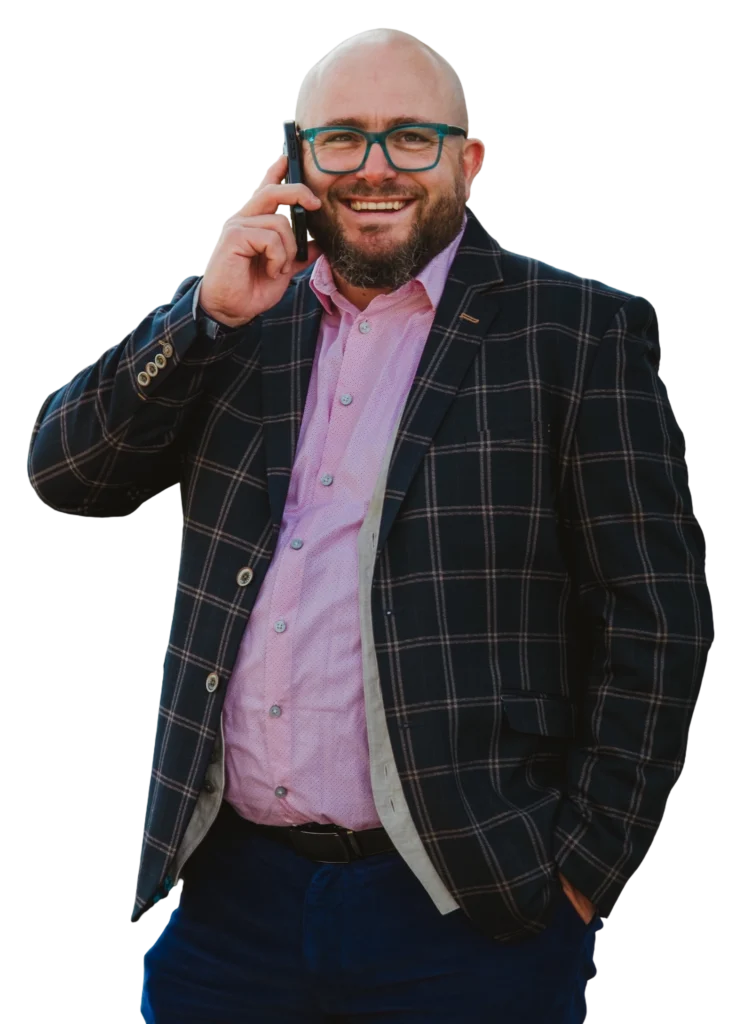 Dominik Braun telefoniert Portrait