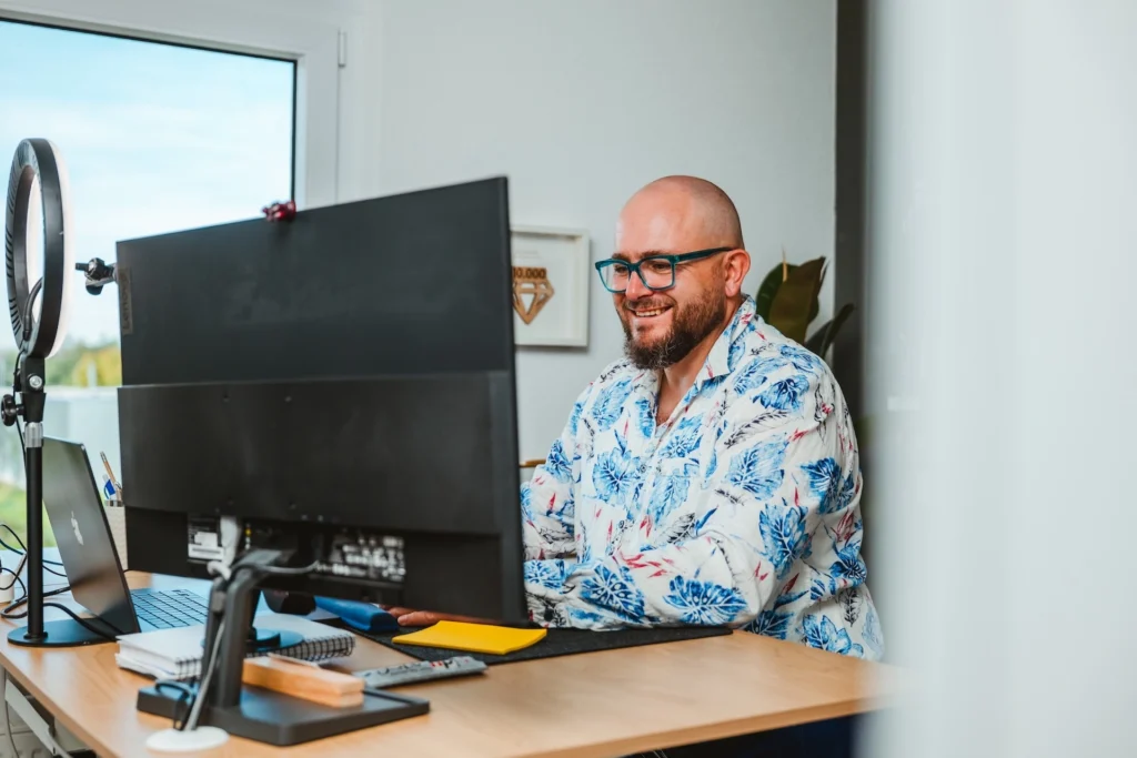 Fuehrungskraefte-Coach Dominik Braun in Arbeitszimmer