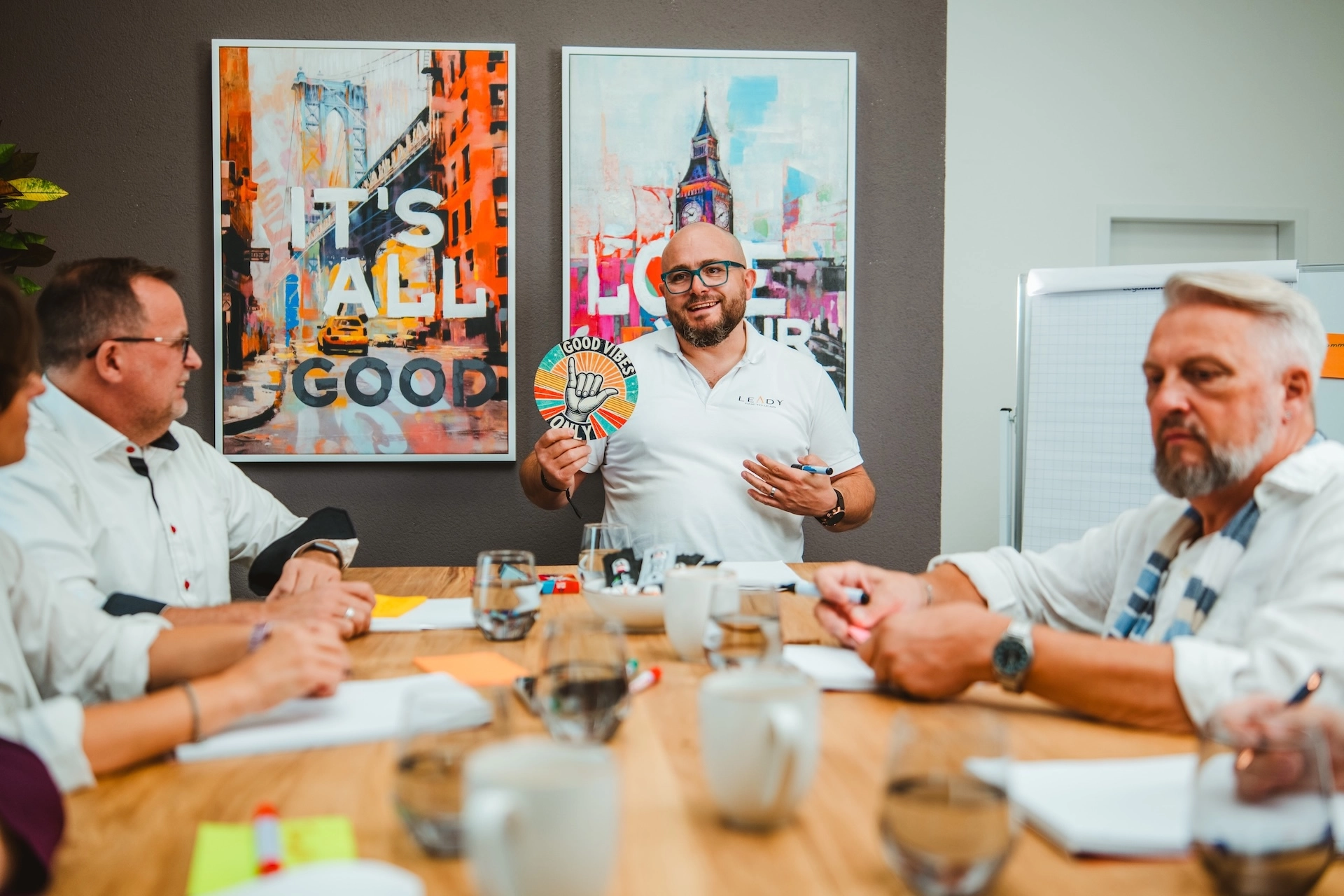 Fuehrungskraefte-Coach Dominik Braun im Gruppencoaching und Fuehrungskrafte-Workshop im Buero im Gewerbepark Breisgau in Eschbach