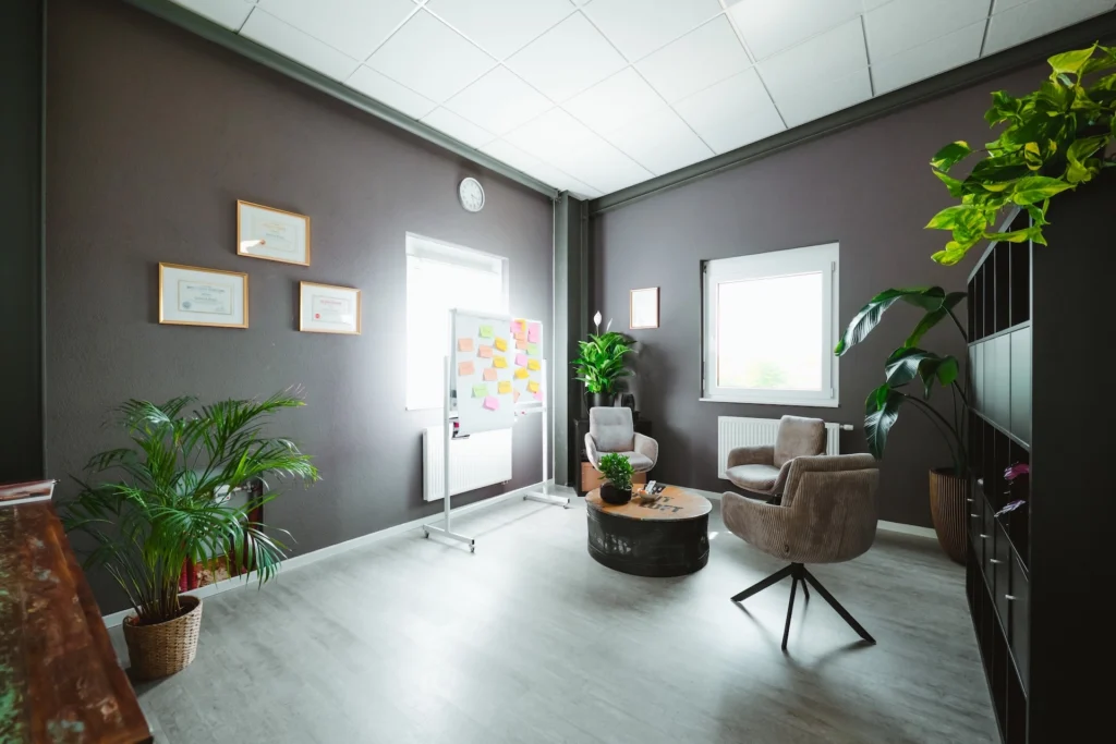 modernes Buero von Dominik Braun im Gewerbepark Breisgau in Eschbach bei Freiburg