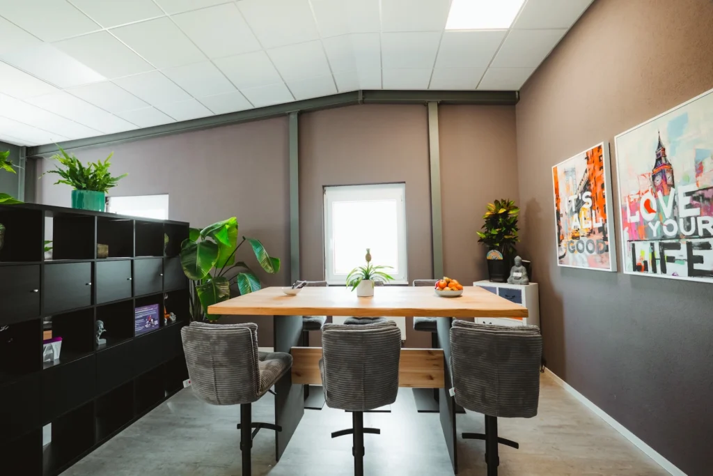 modernes Buero von Dominik Braun im Gewerbepark Breisgau in Eschbach bei Freiburg