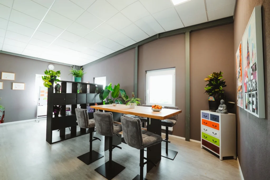 modernes Buero von Dominik Braun im Gewerbepark Breisgau in Eschbach bei Freiburg